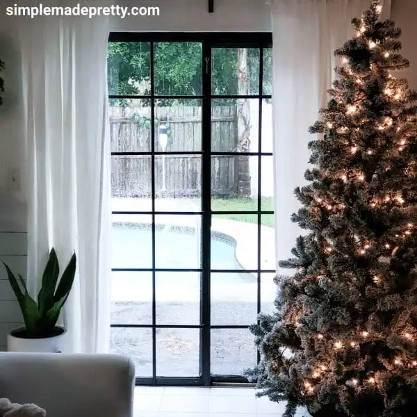 simplemadepretty.com window decor idea