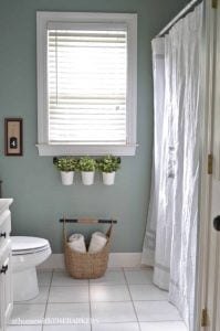 10 Creative Small Bathroom Window Covering Ideas