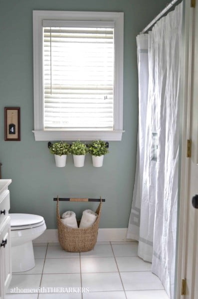athomewiththebarkers.com small window covering idea