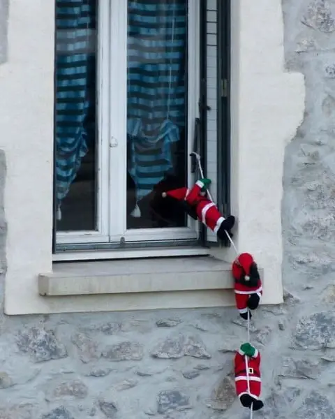 Santa Claus Christmas Decor window decor idea