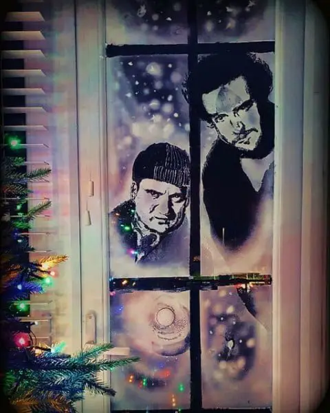 Snow Spray Art for Christmas window paint idea