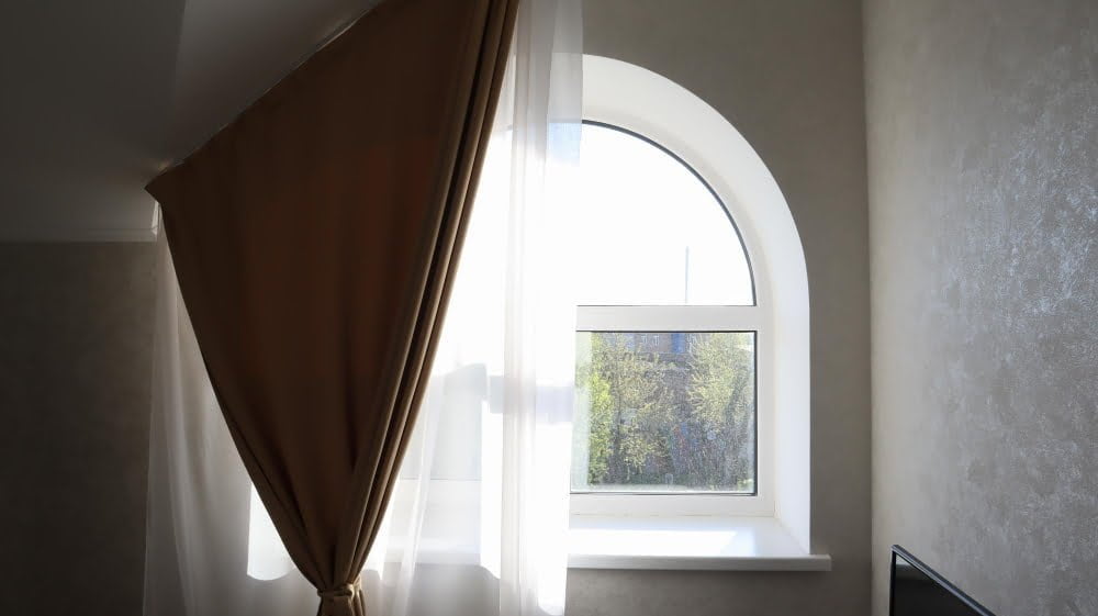 arch window curtain