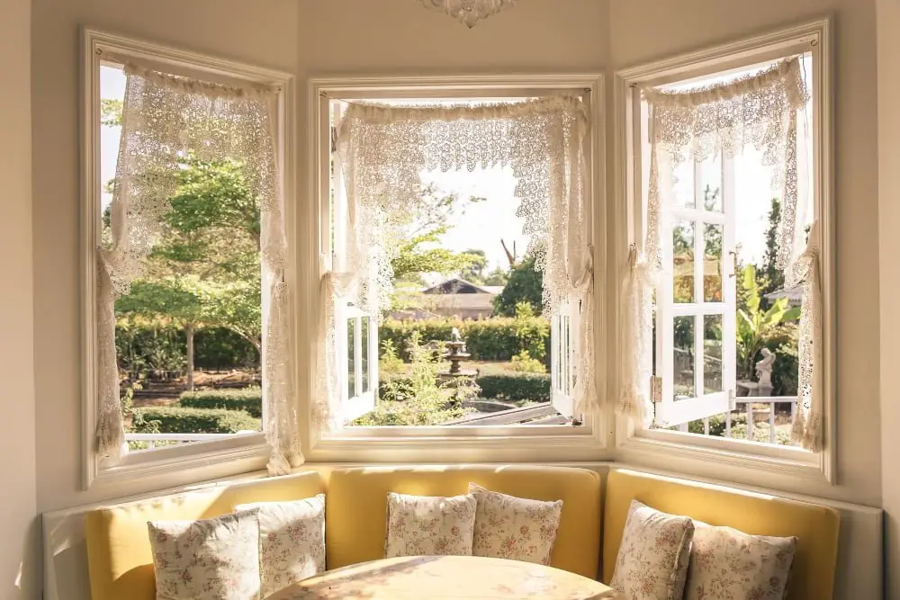 bay window curtain