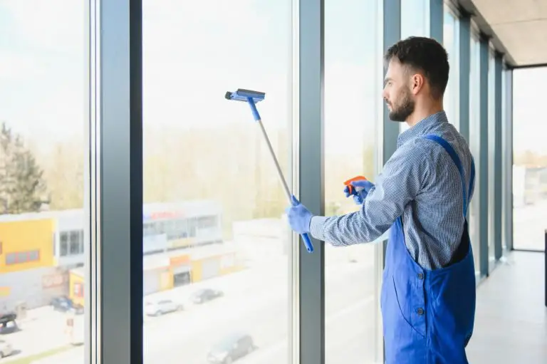 Here's What Professional Window Cleaners Use to Clean Windows