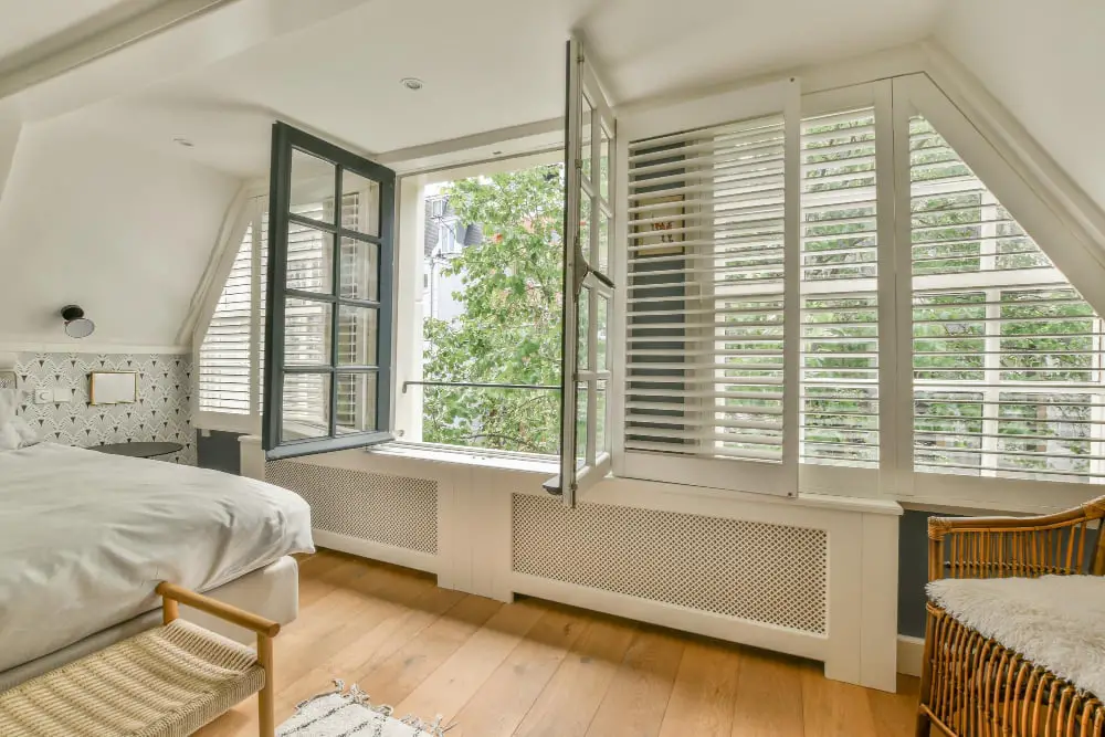 window blinds in bedroom